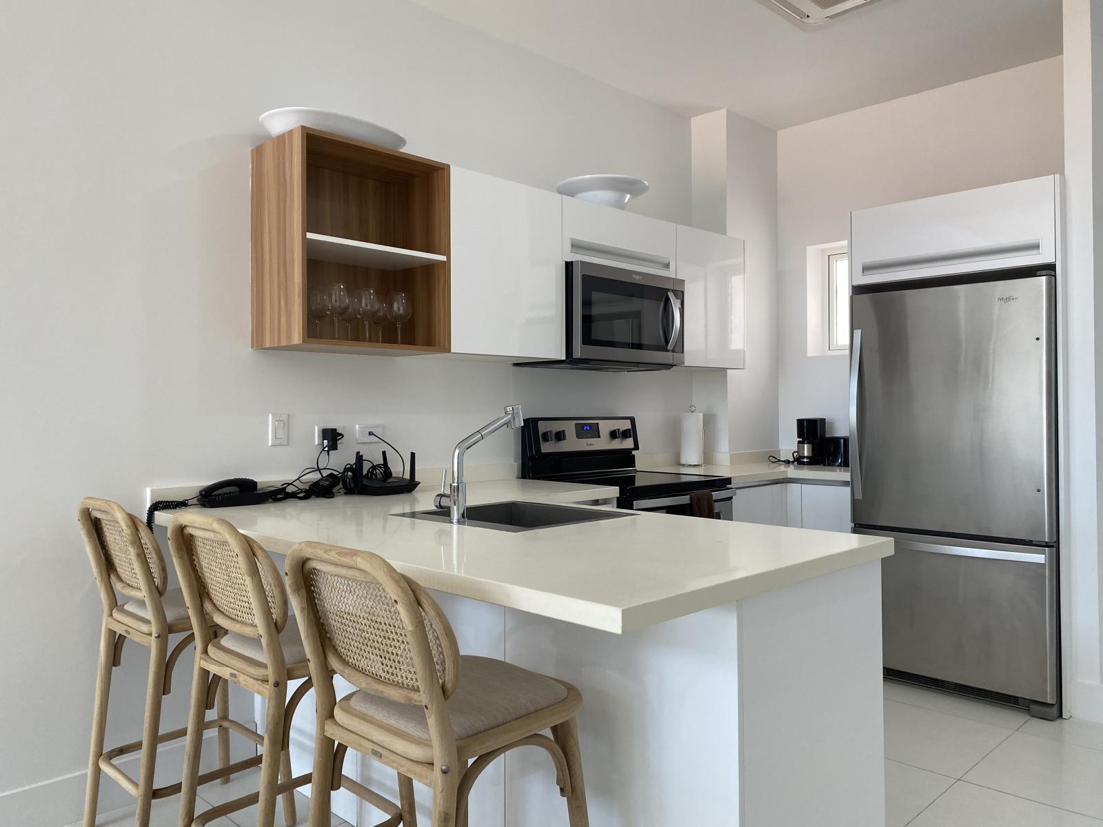 Kitchen with Modern Appliances and a breakfast bar