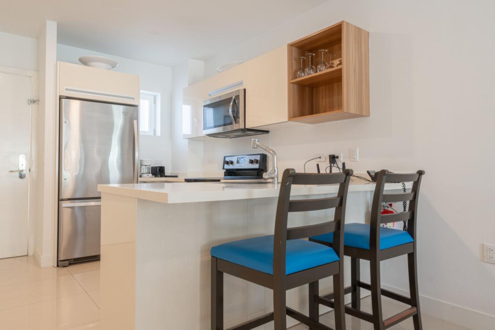 Stylish kitchen with an open layout and modern appliances makes cooking easy - Bar seating offers a great spot for casual dining, morning coffee, or a quick bite - Start your day with breakfast here before exploring Noord’s beautiful coastline