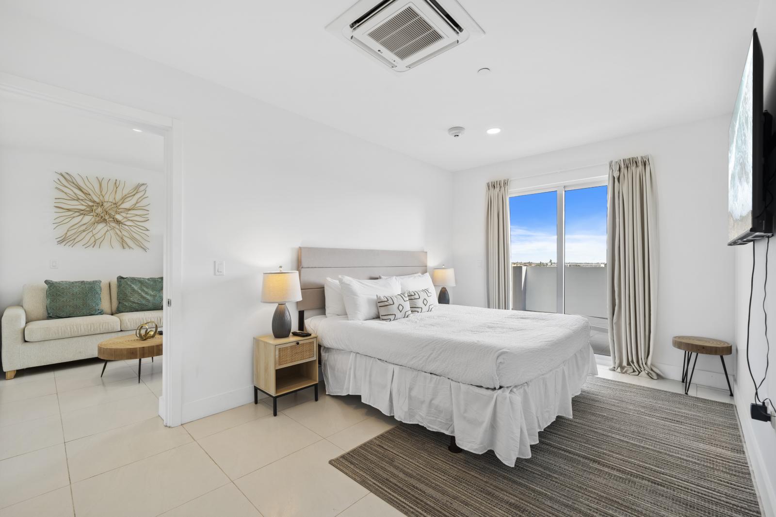 Bedroom with king size bed