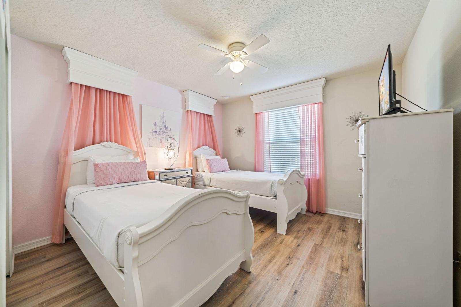Bedroom 6 with 2 single beds