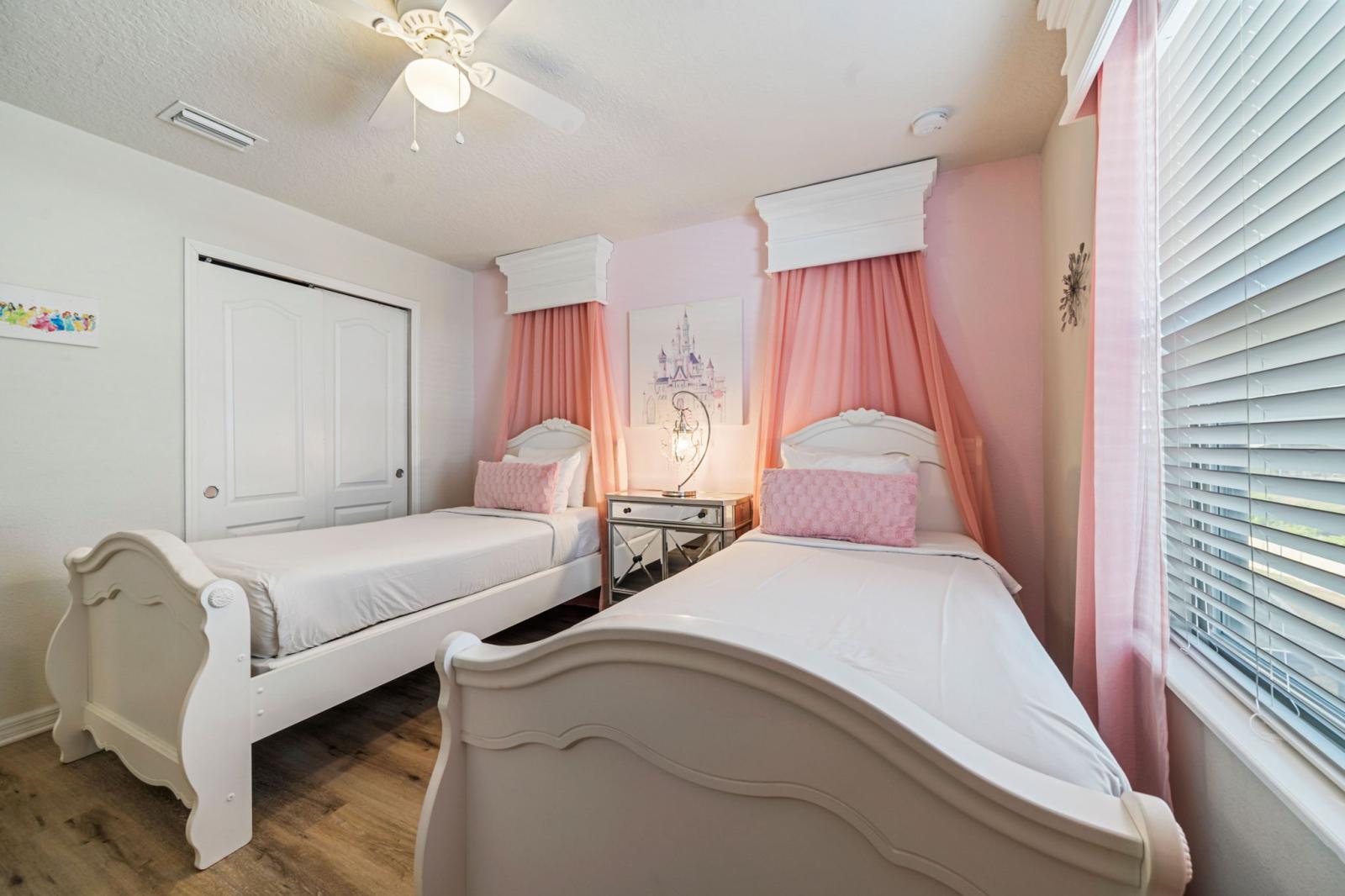 Bedroom 6 with 2 single beds