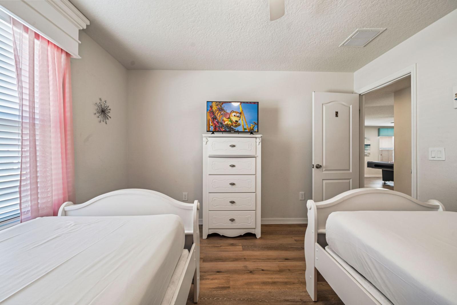 Bedroom 6 with 2 single beds
