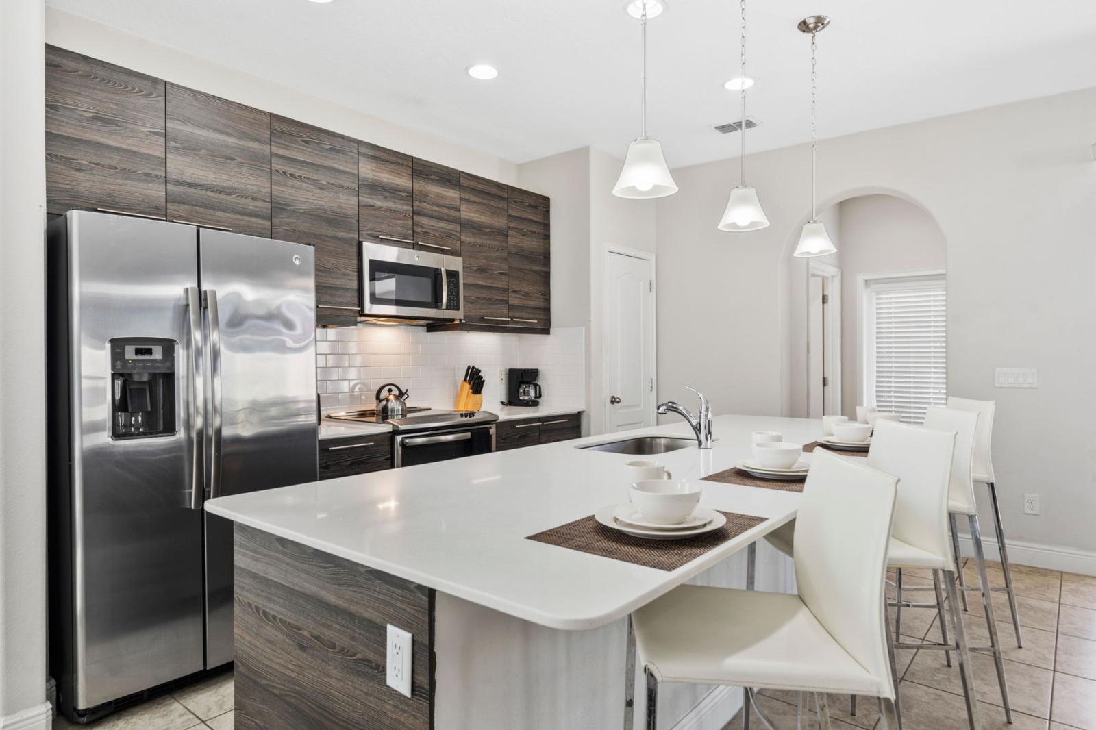 This sleek kitchen has all the essentials for a true home-away-from-home cooking experience!