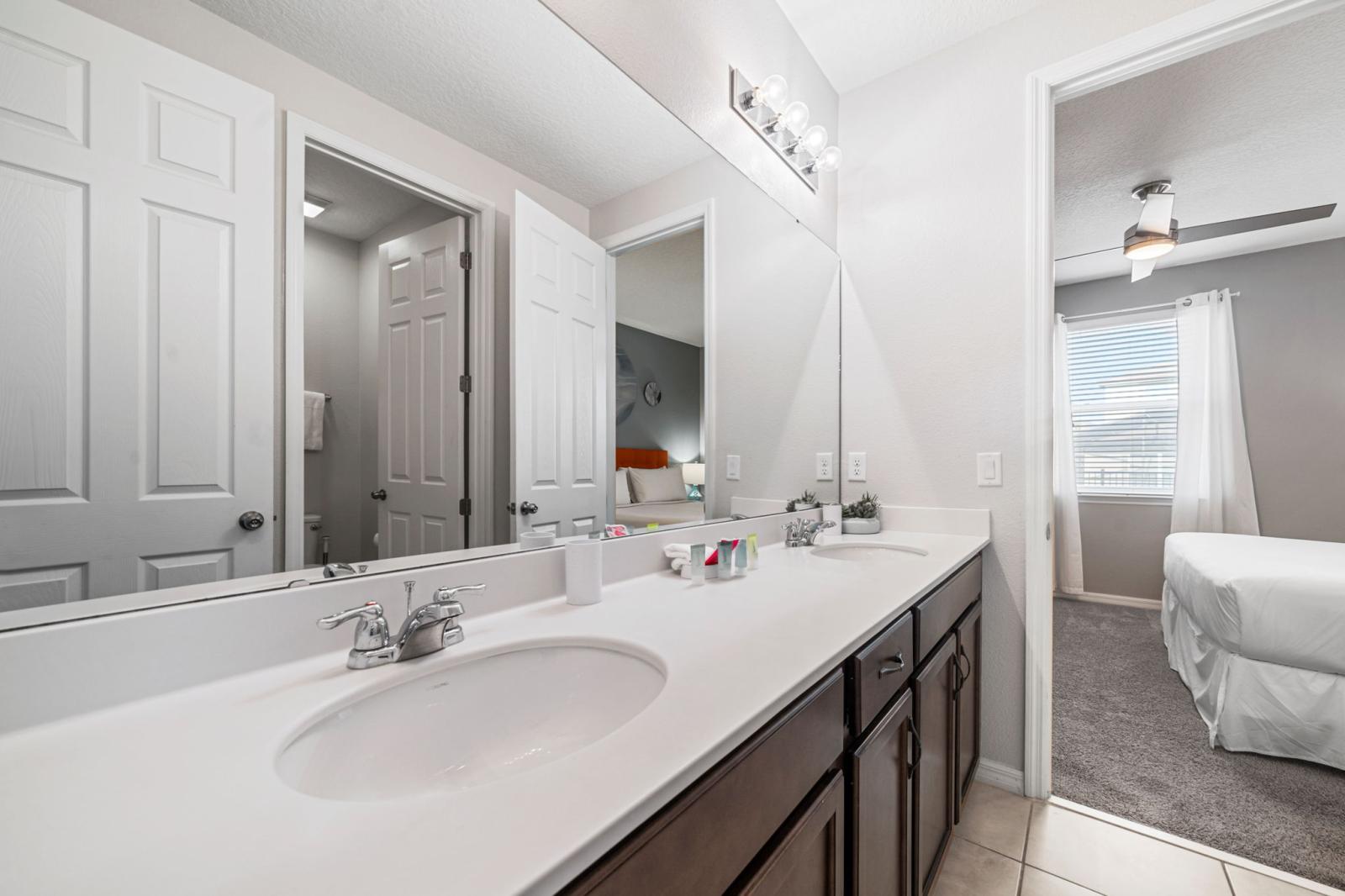 Bathroom 6 with a bathtub and a shower combination