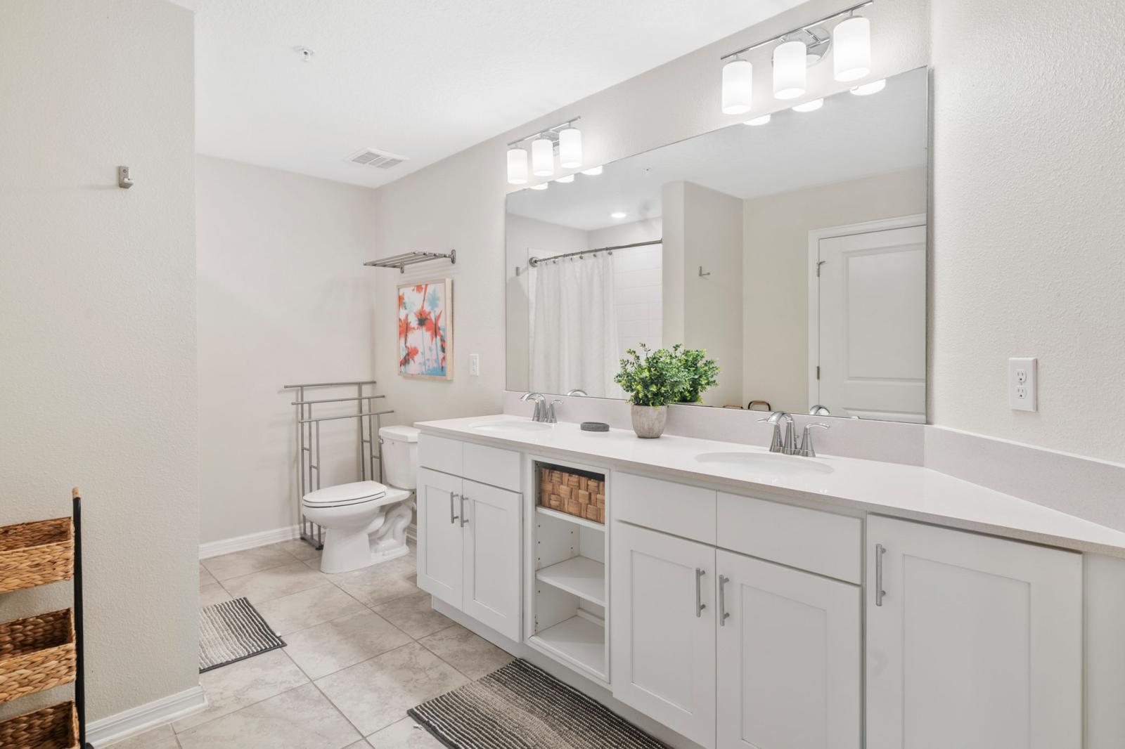 Bathroom 2 with a bathtub