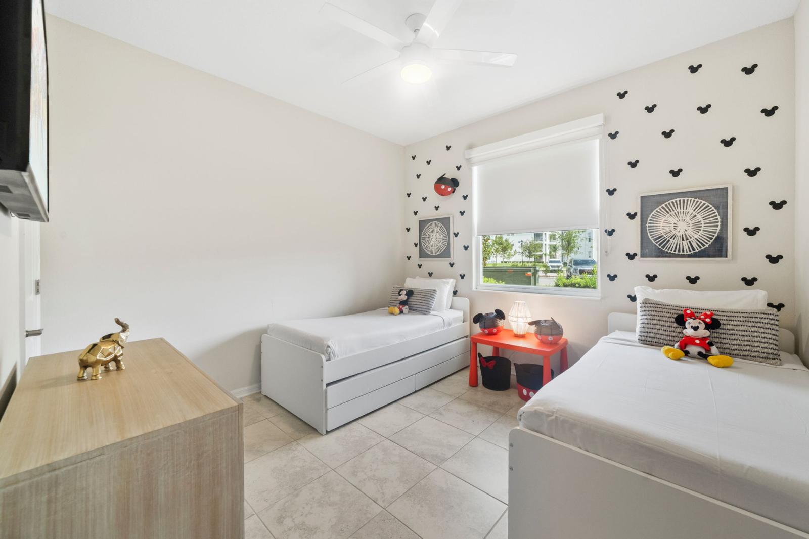 Bedroom 3 with 2 single beds