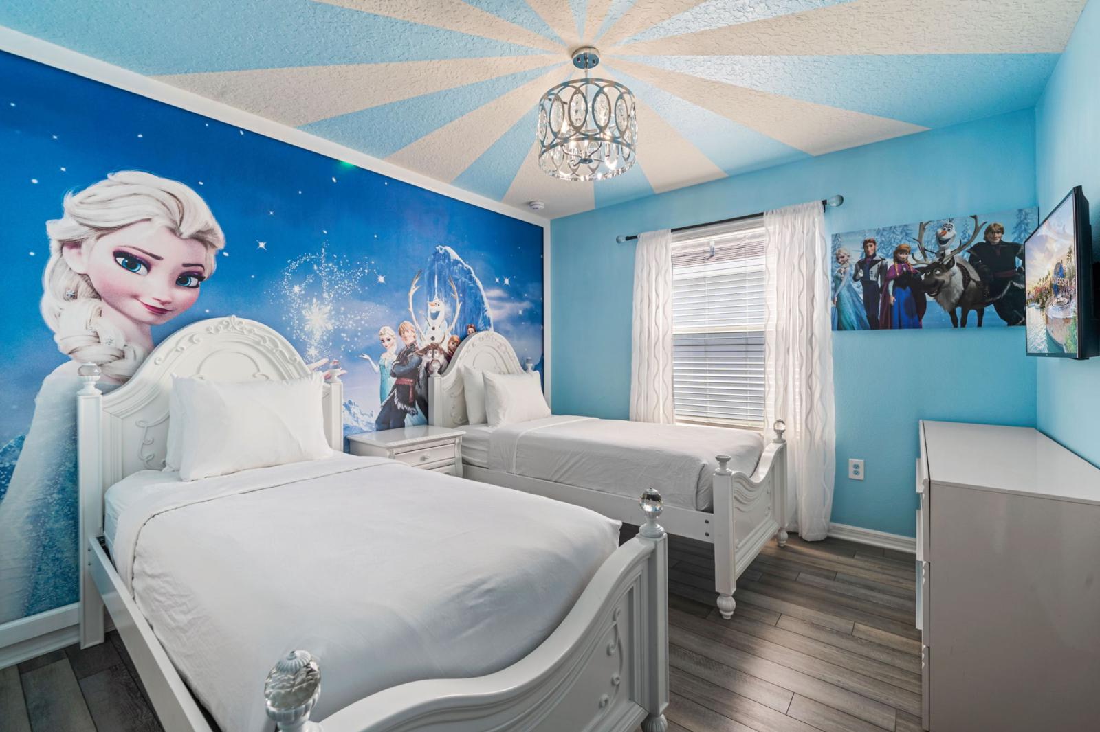 Bedroom 10 Disney Frozen Theme room with 2 single beds