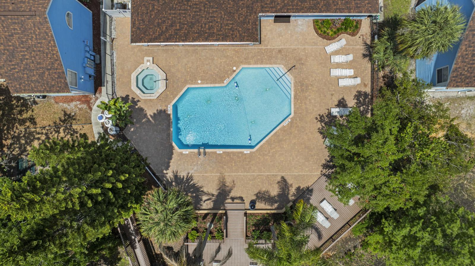 🌴 Resort-Style Pool & Hot Tub – Soak up the Florida sun or take a refreshing dip in the sparkling pool. Relax in the hot tub or unwind on one of the many lounge chairs in this spacious, tree-lined outdoor area. #ResortLiving #PoolTime #VacationMode