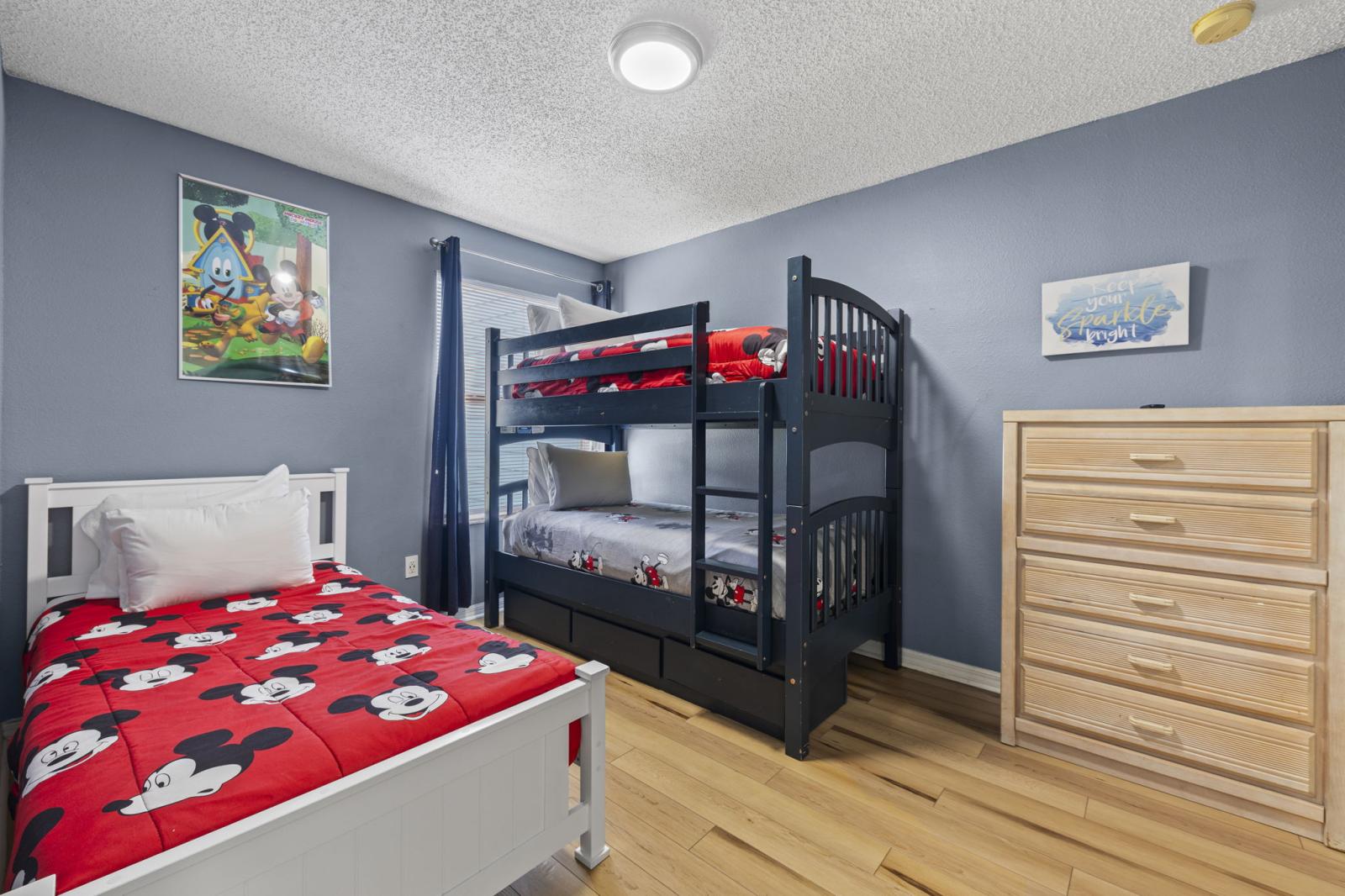 🧸 Mickey-Themed Kids’ Room – A fun and colorful space with a twin bed and bunk beds, perfect for little ones to relax after a day at the parks. Mickey Mouse bedding adds a playful Disney touch! #KidFriendly #FamilyVacation #DisneyVibes