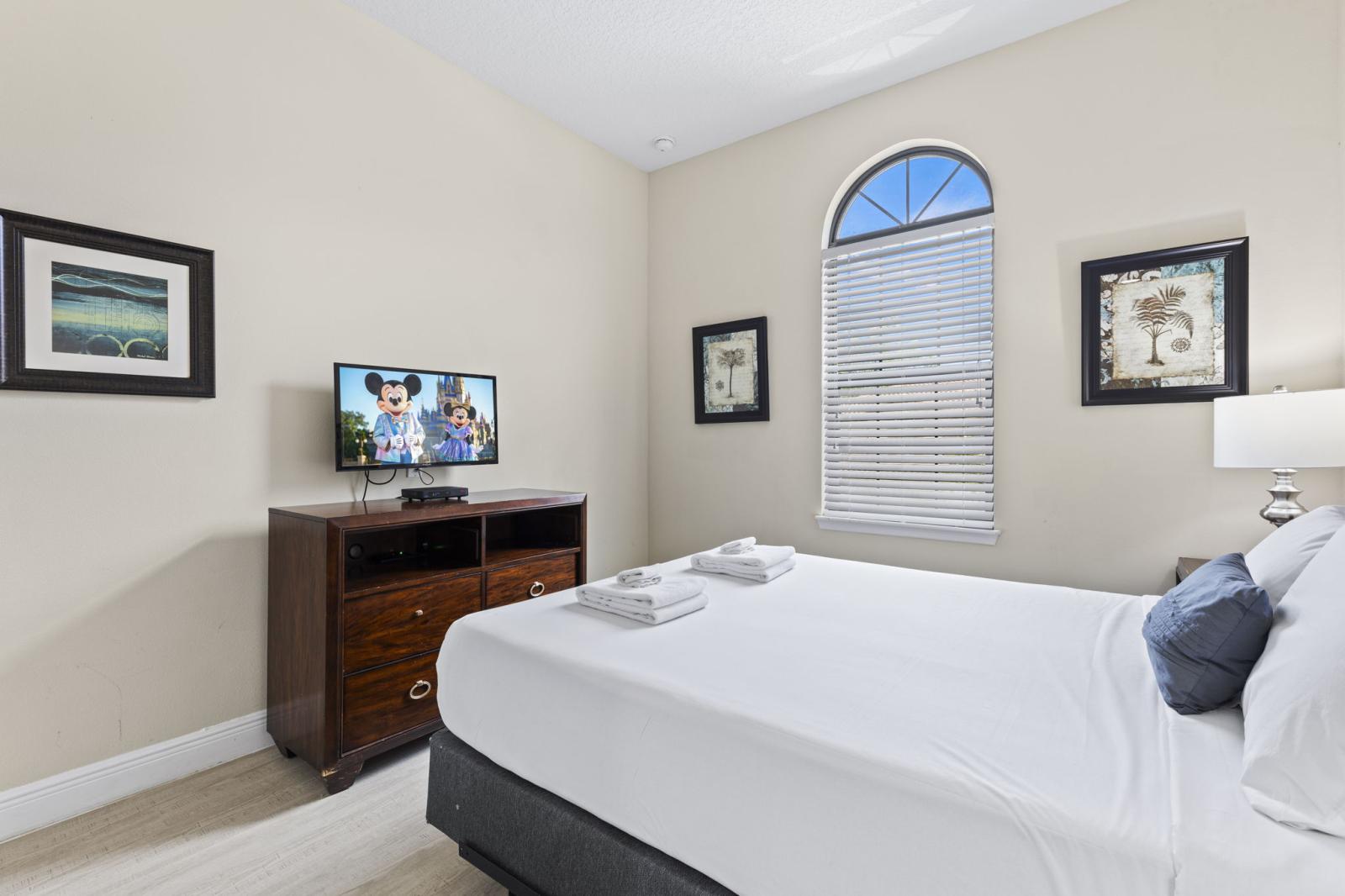 Cozy guest room featuring a queen bed and ample closet space—perfect for couples or kids.