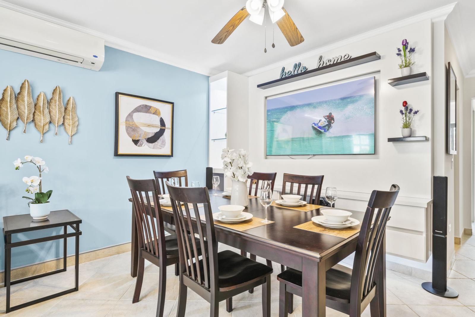 Dining table for any occasion