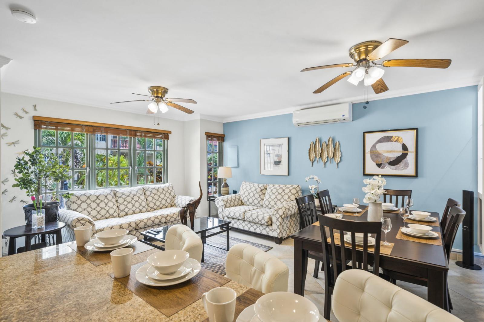 Beautifully decorated Living room