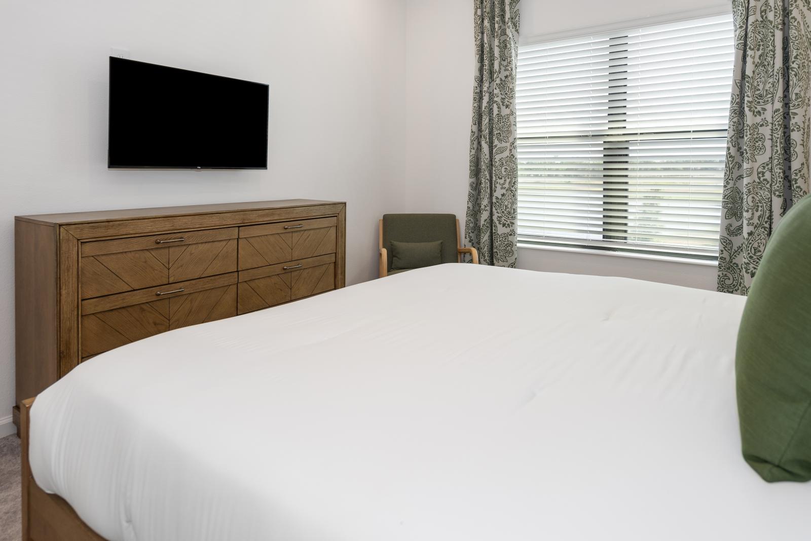 Bedroom 4 with a queen size bed and a private bathroom