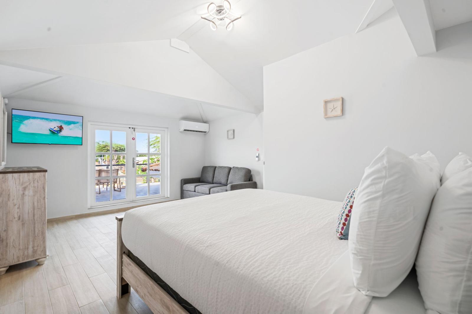 Bathroom 4 is connected to bedroom 4