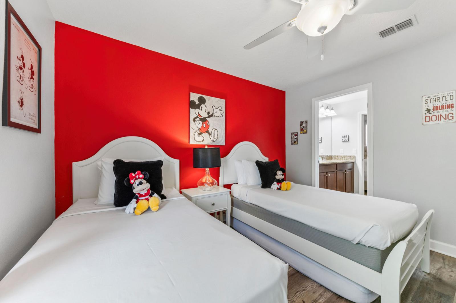 Bedroom 5 with 2 single beds