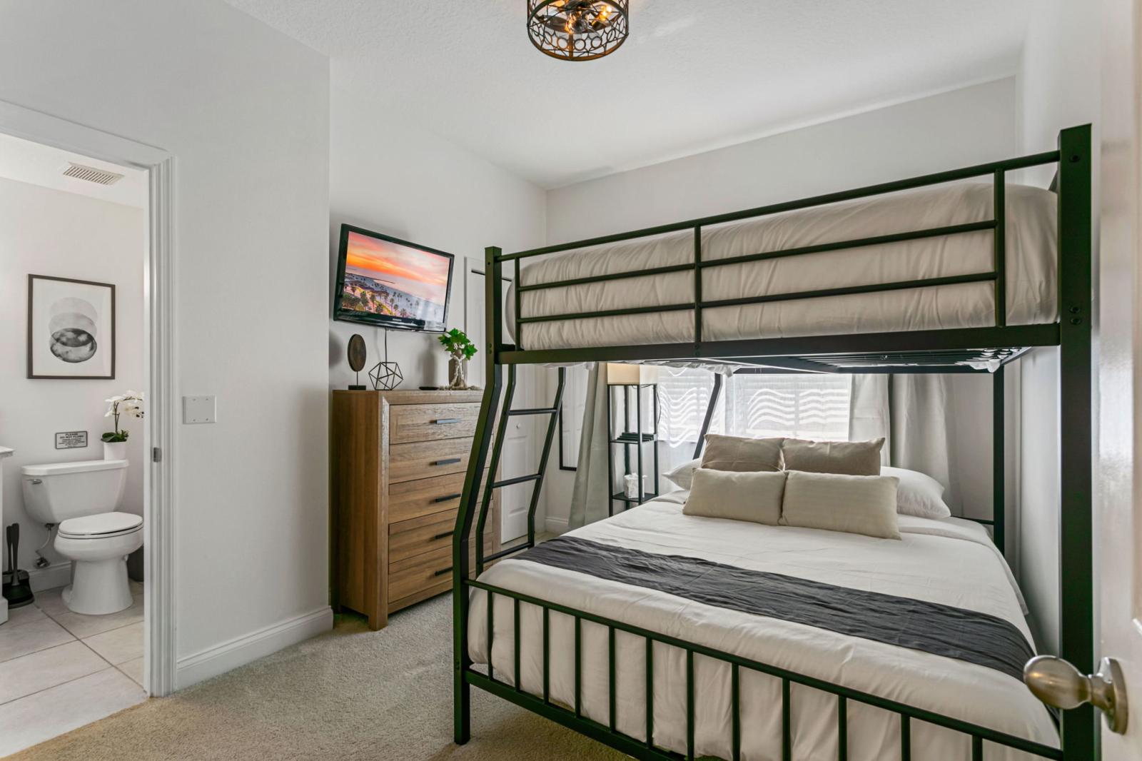 Full/Queen Bunk Room with en-suite bath