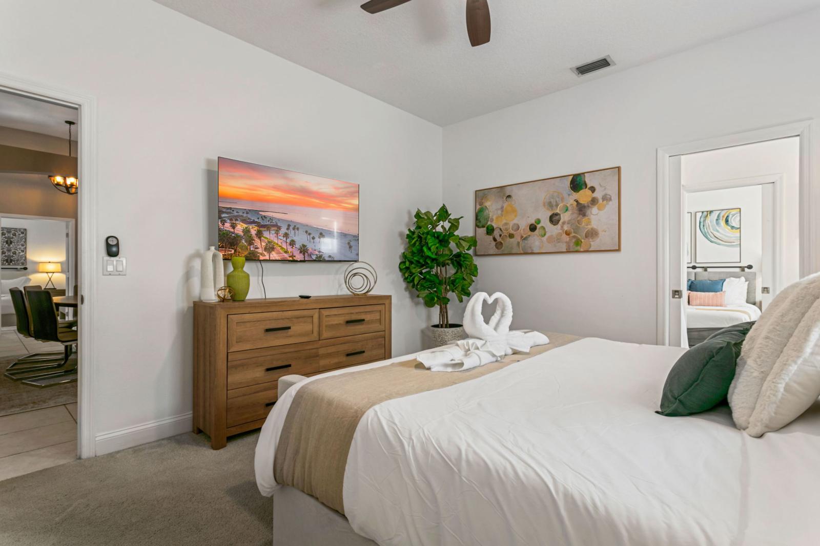 King Bedroom with Jack & Jill Bathroom