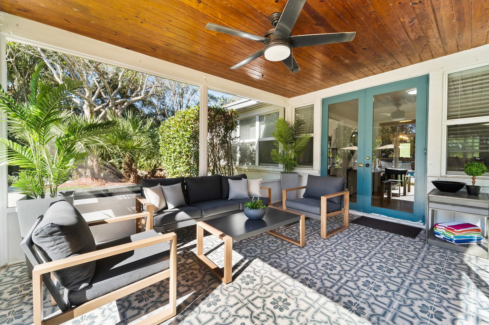 Gorgeous Sunroom to enjoy a morning cup of coffee.