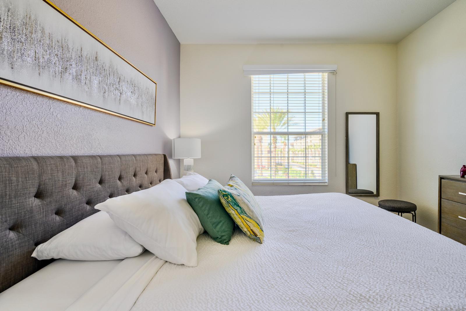 Master w. pillow top hybrid mattress 