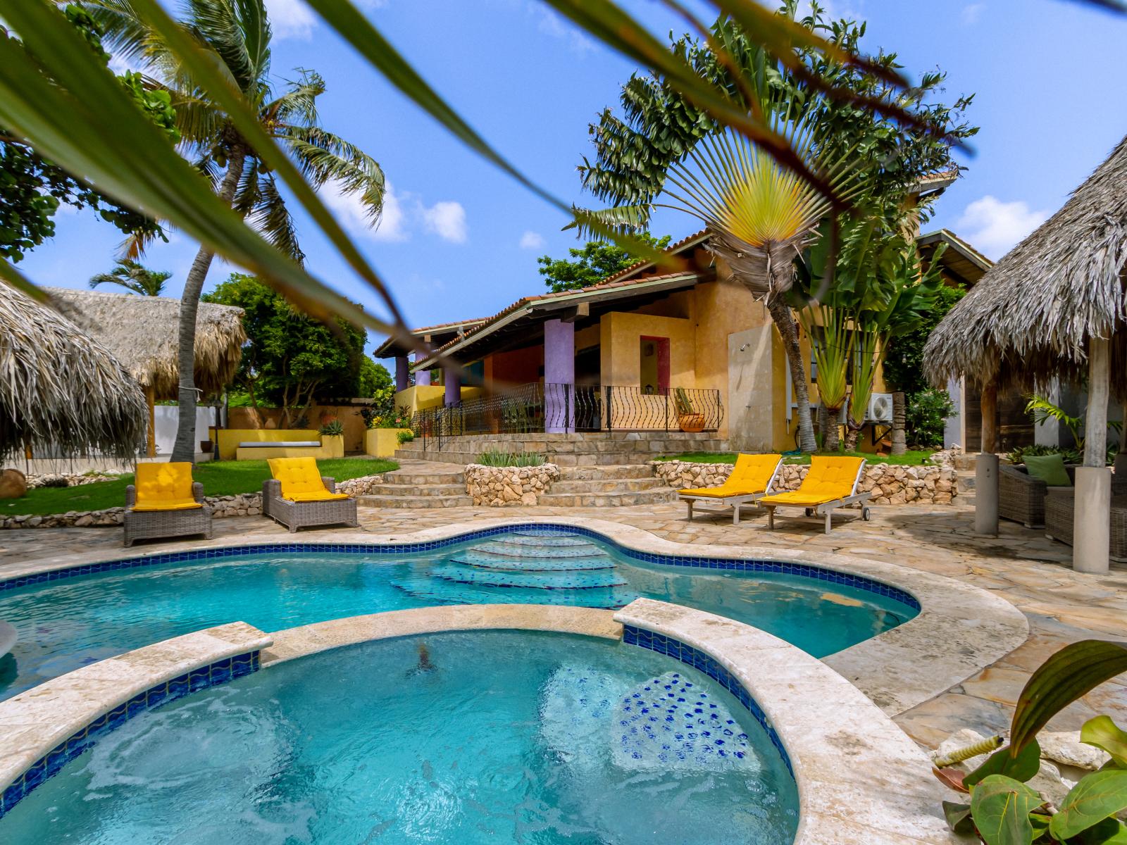 Amazing pool area of the villa in Oranjestad Aruba - Cosy beach chairs and neat and clean towels available - Beautiful views - Superbly designed pool area - Refreshing Environment - Vibrant Atmosphere