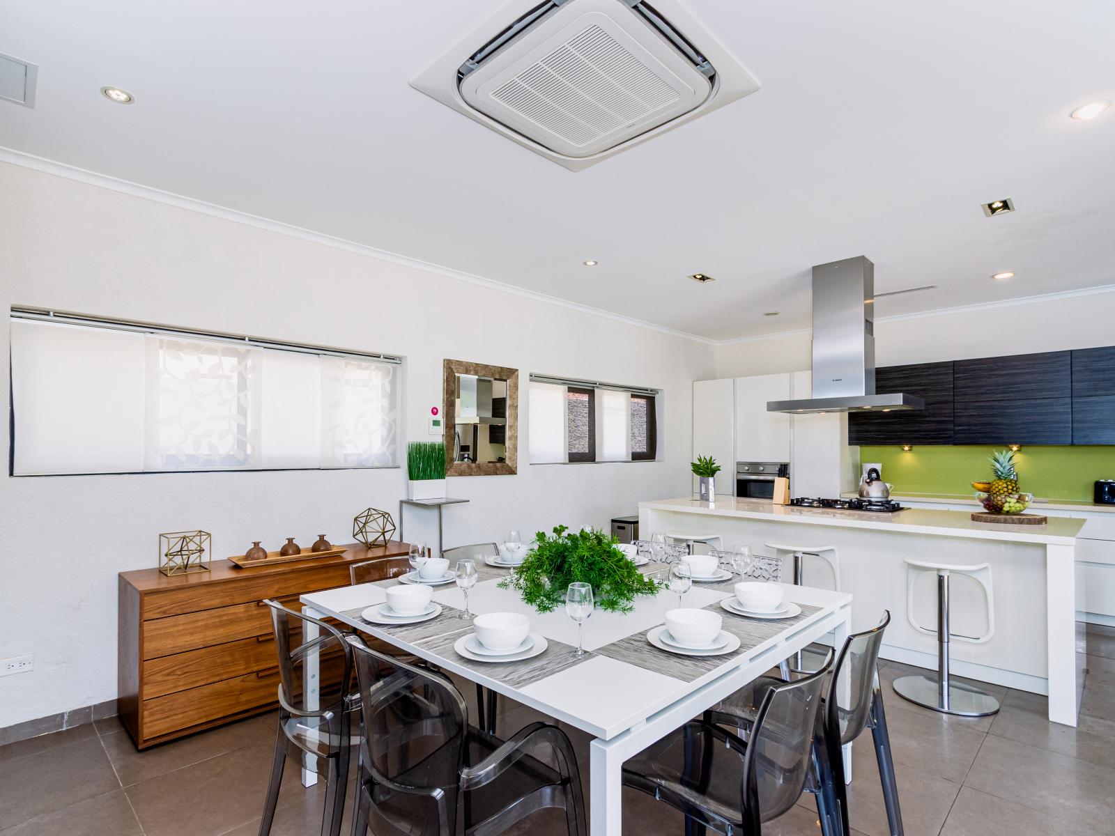 Magnificent Dining and Kitchen Area of the villa in Noord Aruba - Stylish, contemporary furnishings enhancing the aesthetic - Well-planned layout maximizing comfort and functionality - Flexible seating options for comfort and adaptability