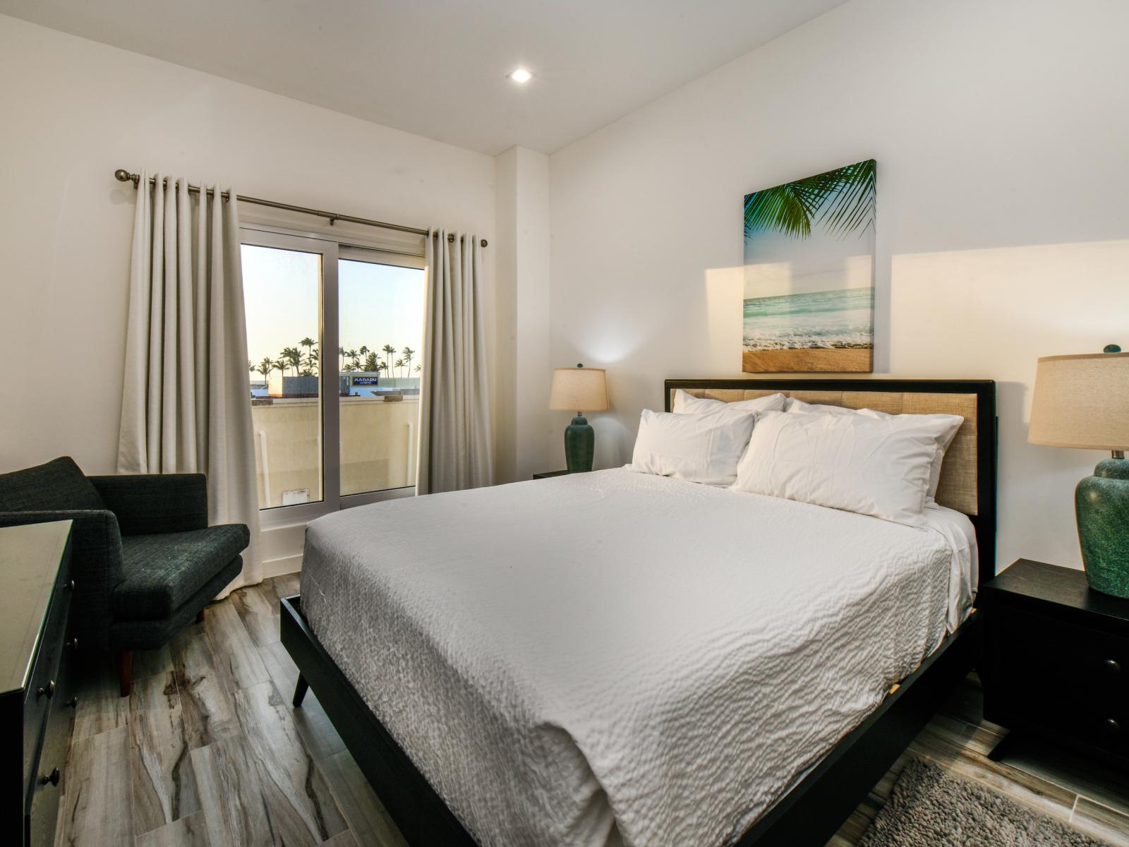 Charming Bedroom of the 2BR condo in Noord Aruba - Modern bedroom with sleek design and natural light - Comfy sofa - Smart TV and Netflix - Cozy retreat with a plush bed, perfect for relaxation