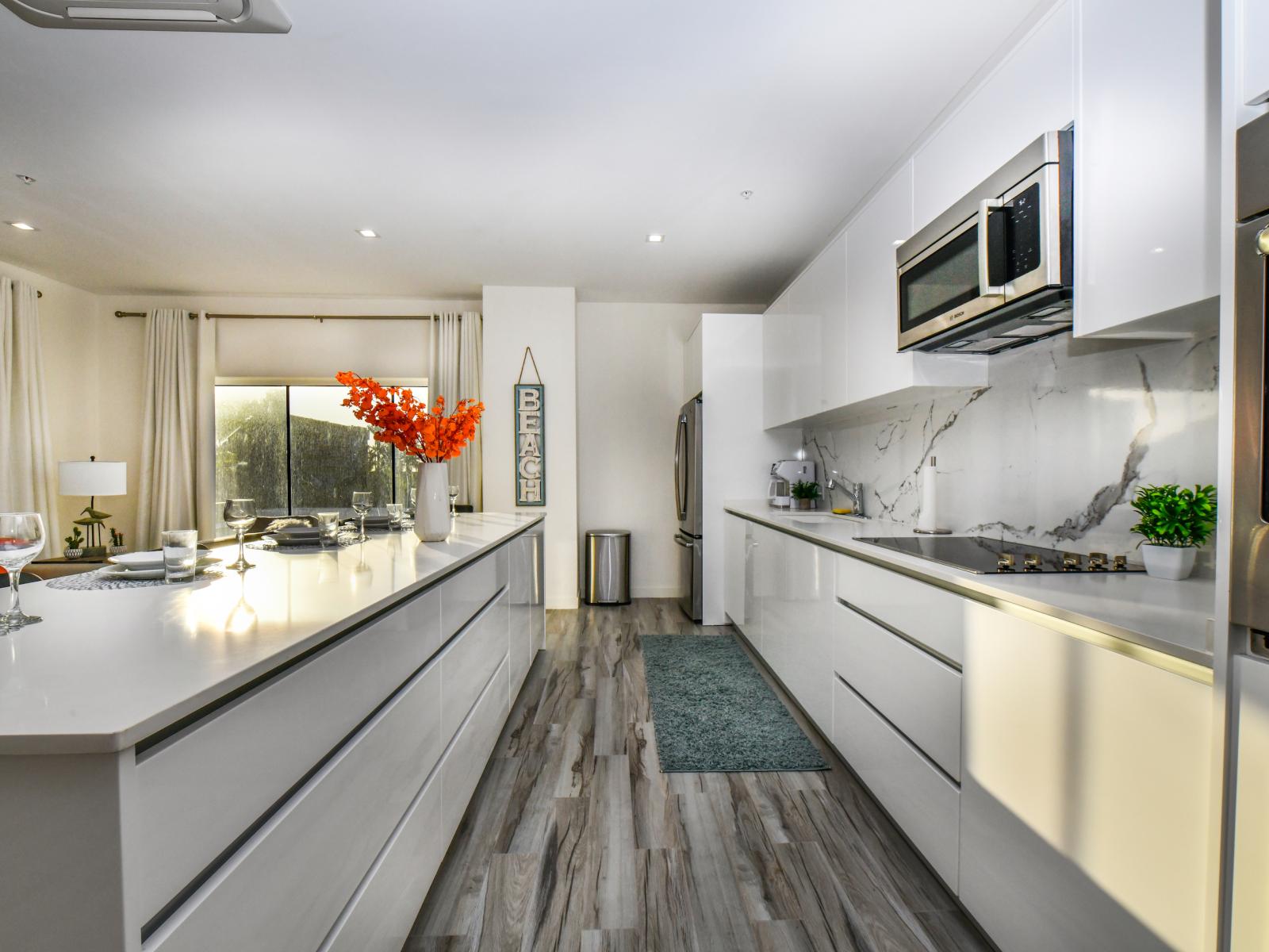 Polished Kitchen of the 2BR condo in Noord Aruba - Fully Equipped - Storage space for organized and clutter-free counters - Smart use of space with versatile storage solutions - Thoughtful placement of kitchen essentials for easy access