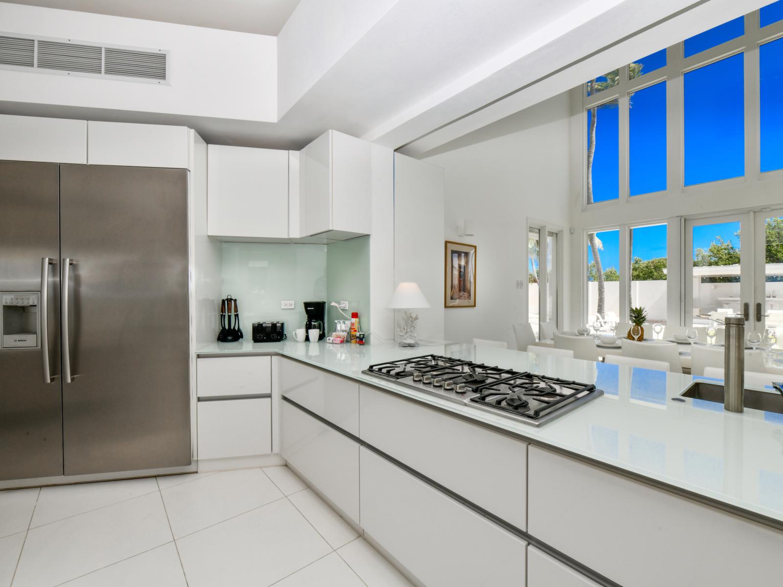 Well-Designed Kitchen of the Villa in Noord Aruba - Integrated appliances for a seamless and stylish appearance - Thoughtful placement of kitchen essentials for easy access - Coordinated kitchen decor for a polished and inviting atmosphere