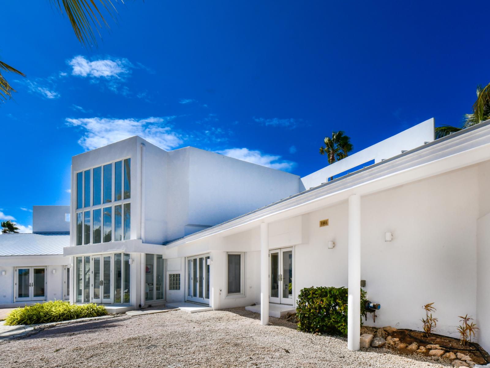 Take in stunning villa views from the shimmering pool, surrounded by lush greenery and sunlight. 🏡🌿 #PoolsidePerfection #VillaViews