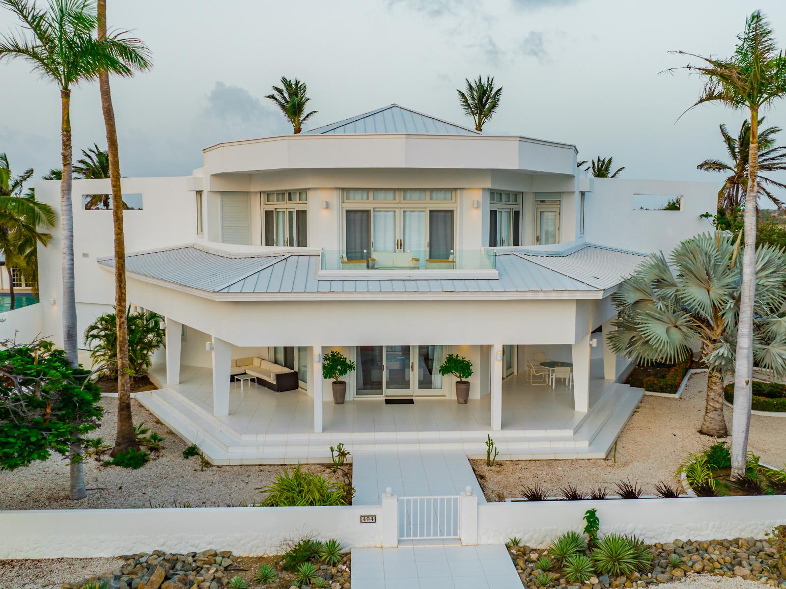 Behold the stunning façade of our villa, a masterpiece of architectural elegance. From the inviting entrance to the landscaped surroundings, every detail exudes luxury and charm. Welcome to your enchanting retreat. 🏰✨ #Villa