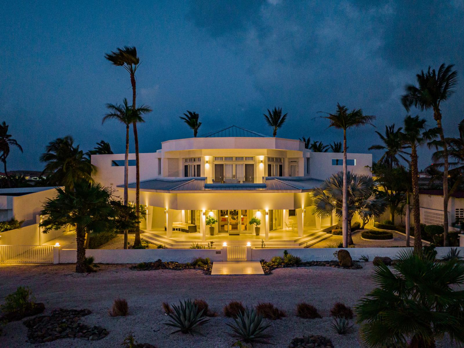 Behold our villa's captivating beauty under the twinkling night sky. Illuminated by soft lights, the street view offers a glimpse of refined elegance and timeless charm. 🌃💫 #NighttimeSplendor #VillaMagic