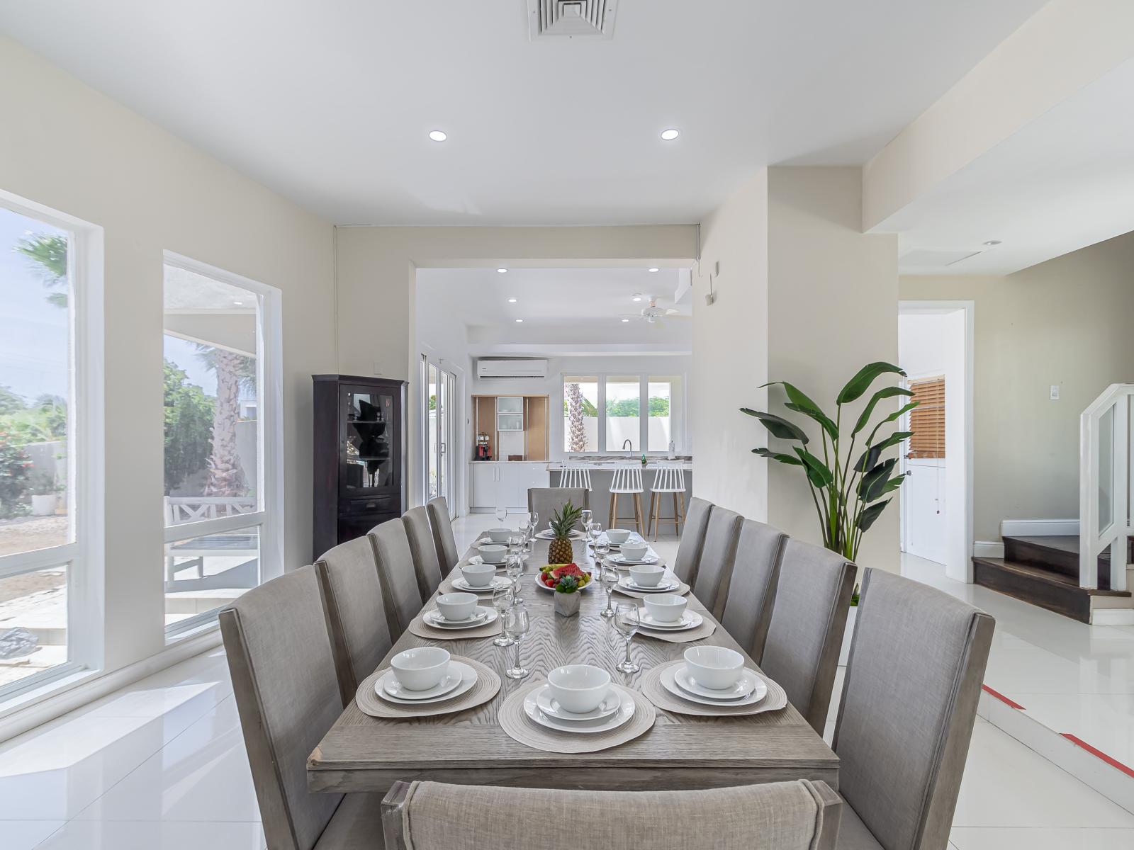 Inviting Dining Area of the villa in Noord Aruba - Sophisticated design with a blend of modern and classic elements - Beautifully crafted dining table. - Flexible seating arrangements for diverse dining needs. - Access to outdoor dining option