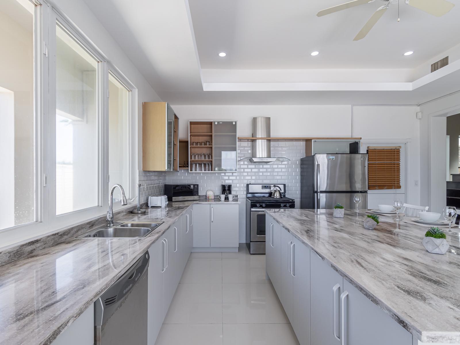 Modern Kitchen of the villa in Noord Aruba - Well-lit space with strategically placed task lighting - Elegant and coordinated color palette for a cohesive look - Fully Equipped