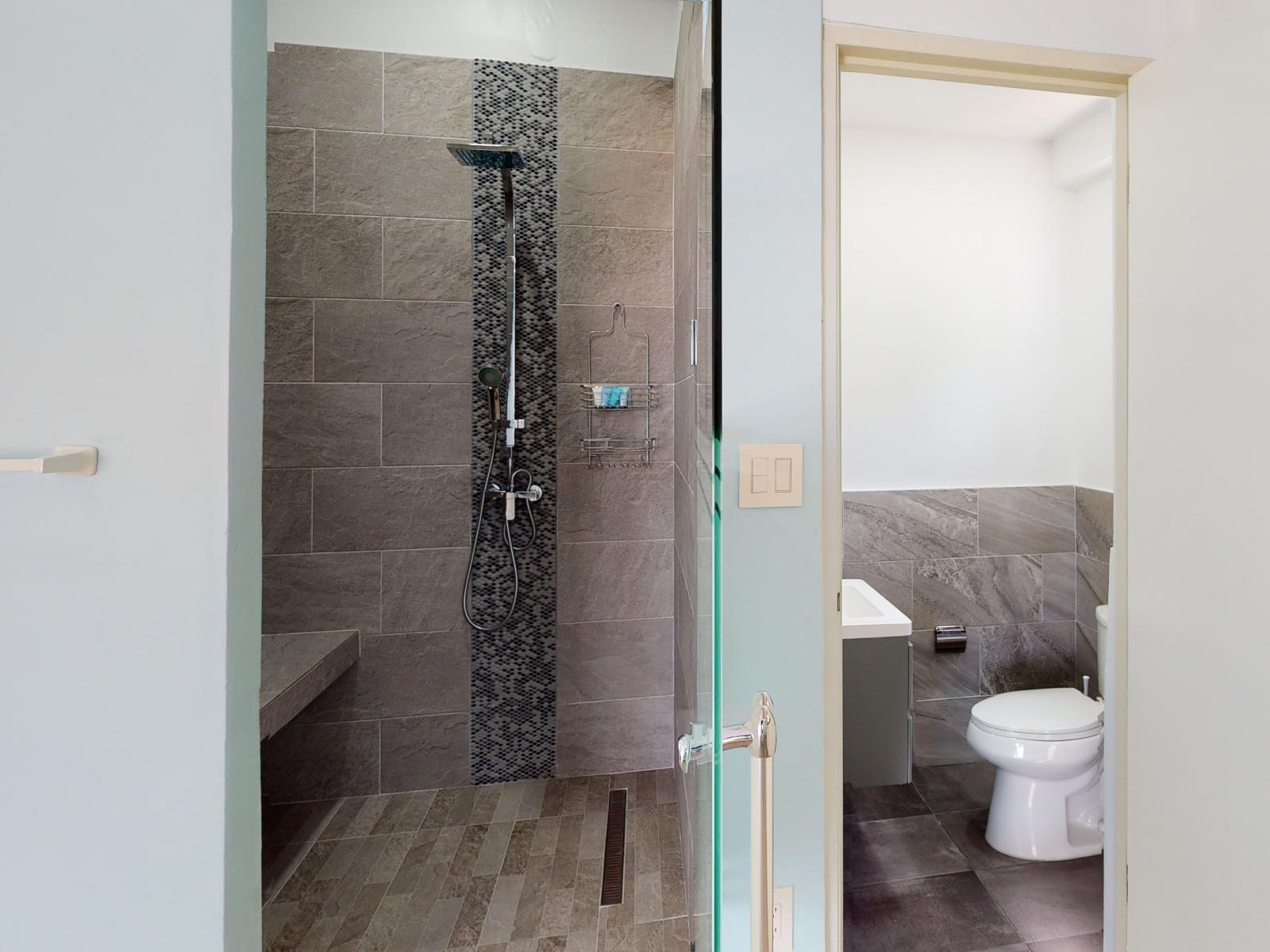 Lush Bathroom of the villa in Noord Aruba - Walk in shower - Sophisticated color palette creating a serene ambiance - Neat and clean