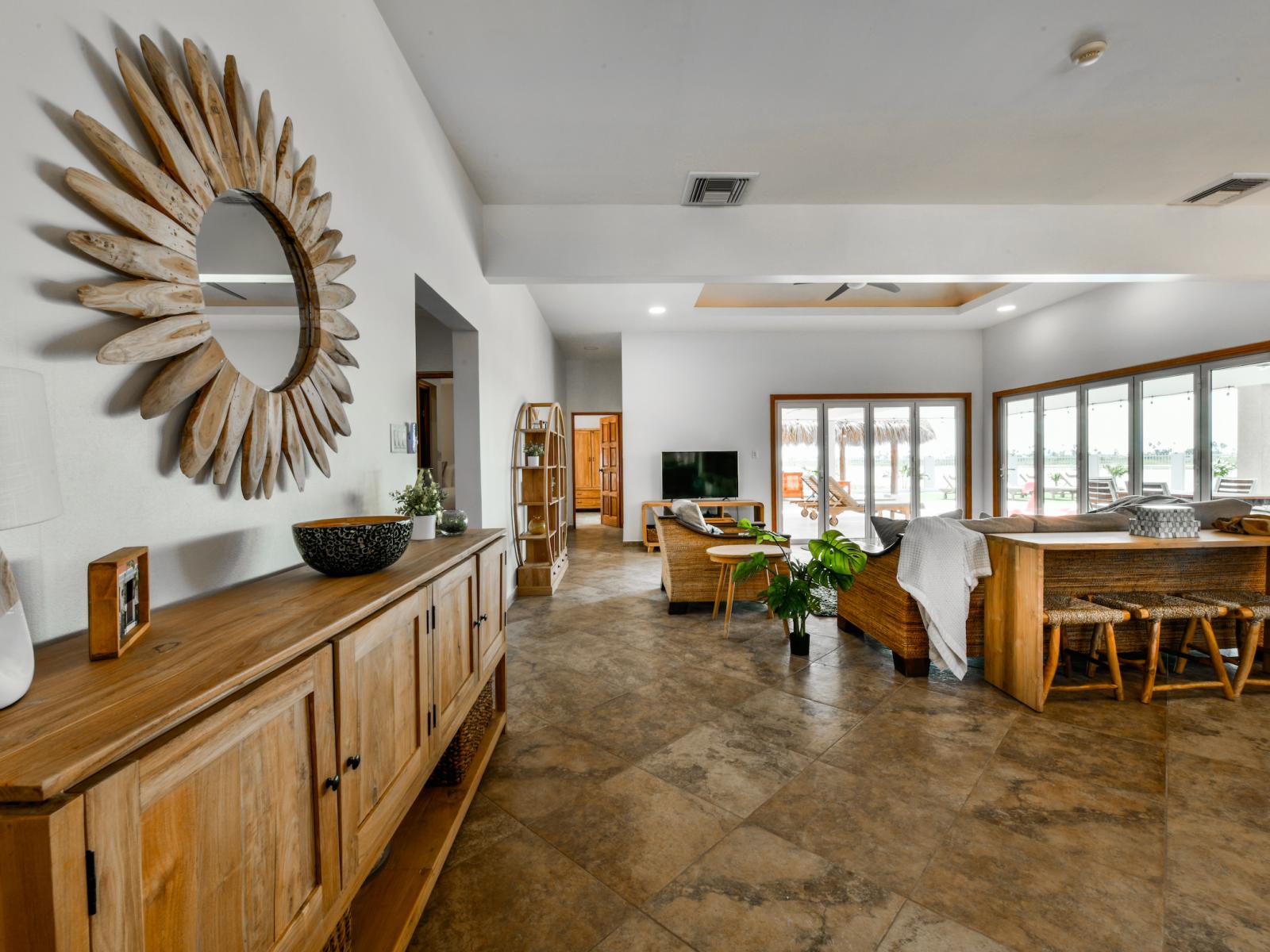 Spacious Living Area of the 3BR House in Noord Aruba - Thoughtful mix of textures - Well-chosen lighting fixtures adding both functionality and charm - Smart TV and Netflix - Wall to ceiling windows