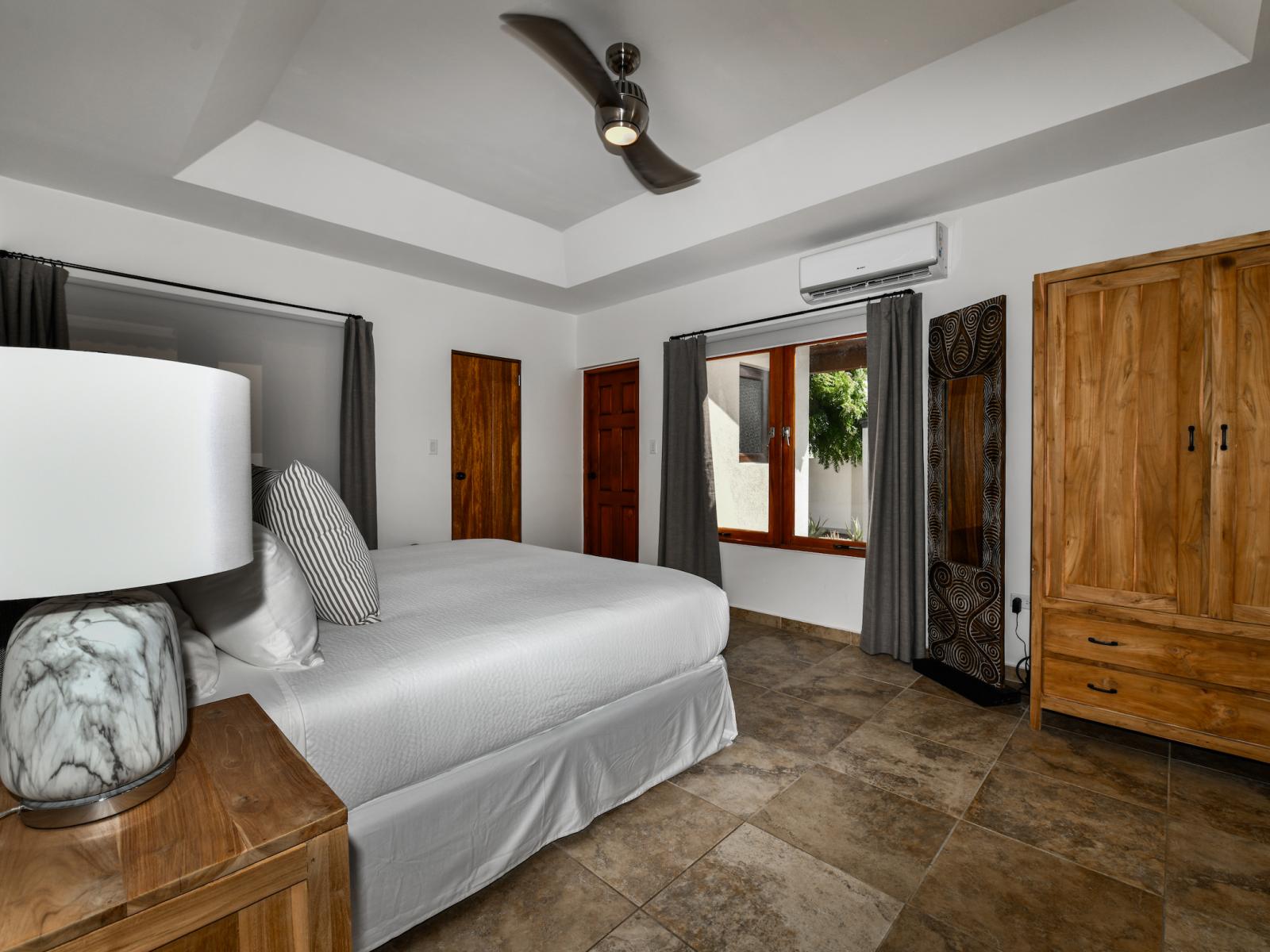 Exquisite bedroom of the 3BR House in Noord Aruba - Comfy Double bed - Elegantly designed room - Beautiful painted walls with decoration - Majestic table lamps - Neat and clean linen - Large windows with beautiful views - Stunning large Wardrobe