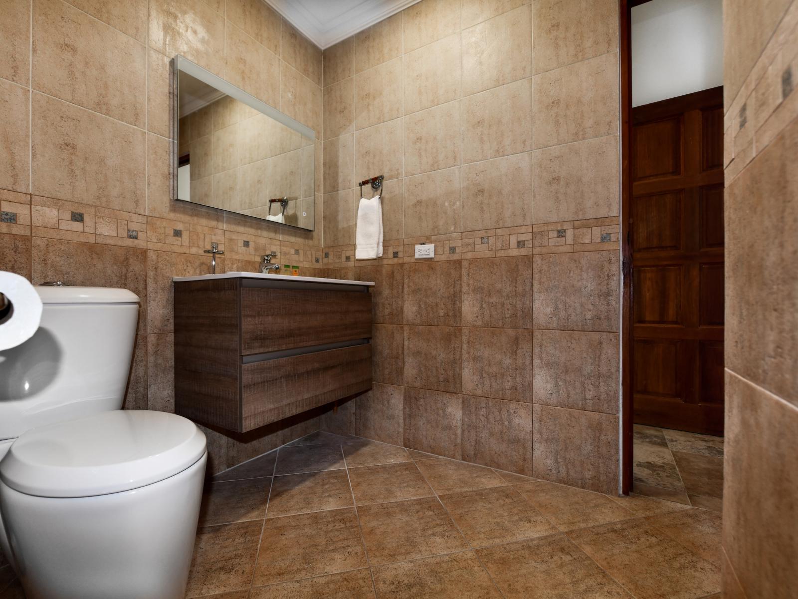 Splendid Bathroom of the 3BR House in Noord Aruba - Attention to detail, from the elegant tiles to the faucets - Effortlessly stylish with a freestanding vanity and chic accessories