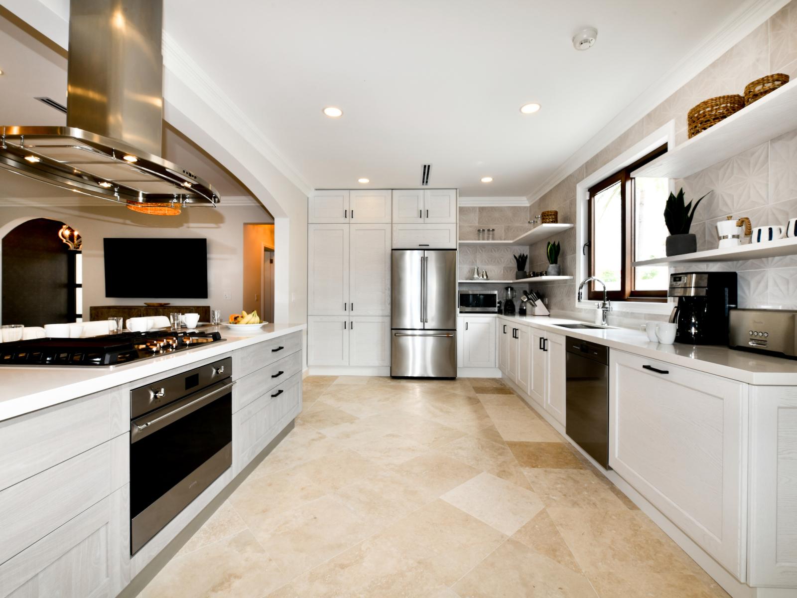 Outstanding Kitchen of the Villa in Noord Aruba - Plenty of storage space for organized and clutter-free counters - Thoughtful placement of kitchen essentials for easy access - Well-lit space