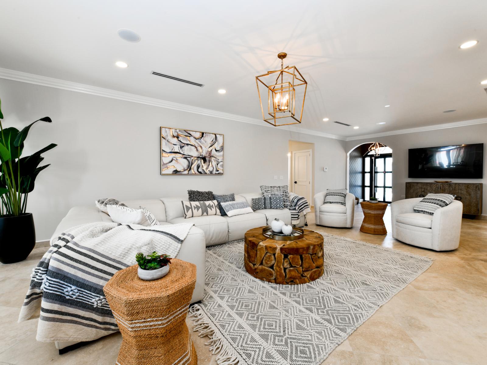 Ostentatious Living Area of the Villa in Noord Aruba - Smart TV and Netflix - Elegant Decor, adding sophistication - Comfy and Cozy Sofas - Modern Chandelier