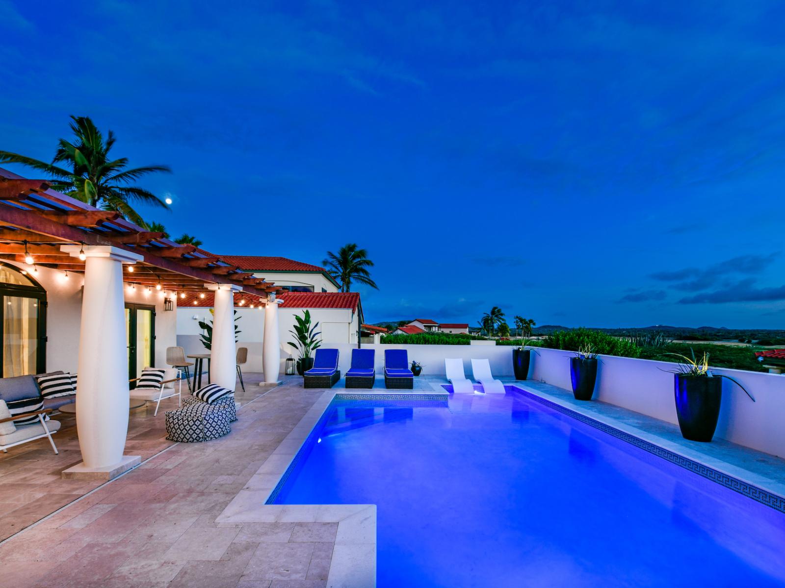 Fancy pool Area of the villa in Noord Aruba - Pool lights which automatically go on every night - Thoughtful lighting for day and night use - Entertainment center for nights or relaxation