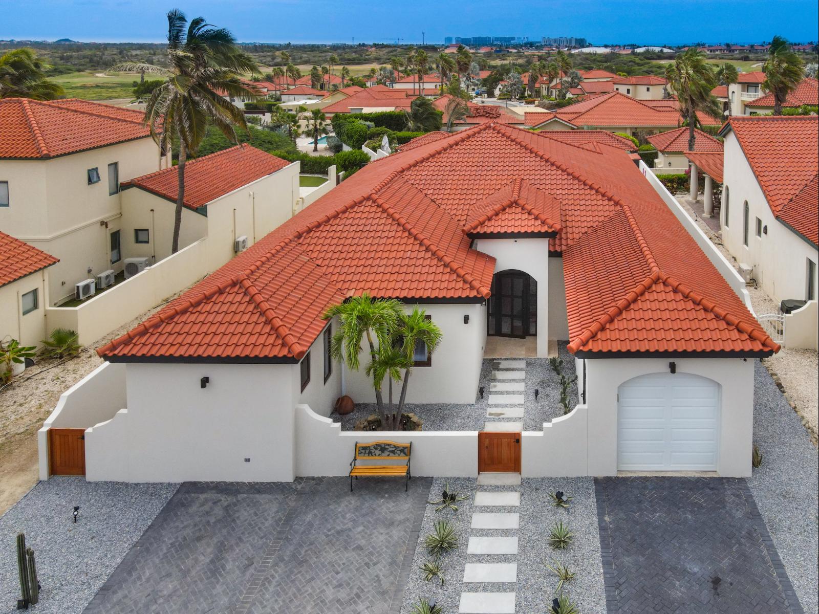 Lush villa in Noord Aruba - Street view of the villa - Bird-eye View - Peaceful Neighborhood - A retreat for relaxation