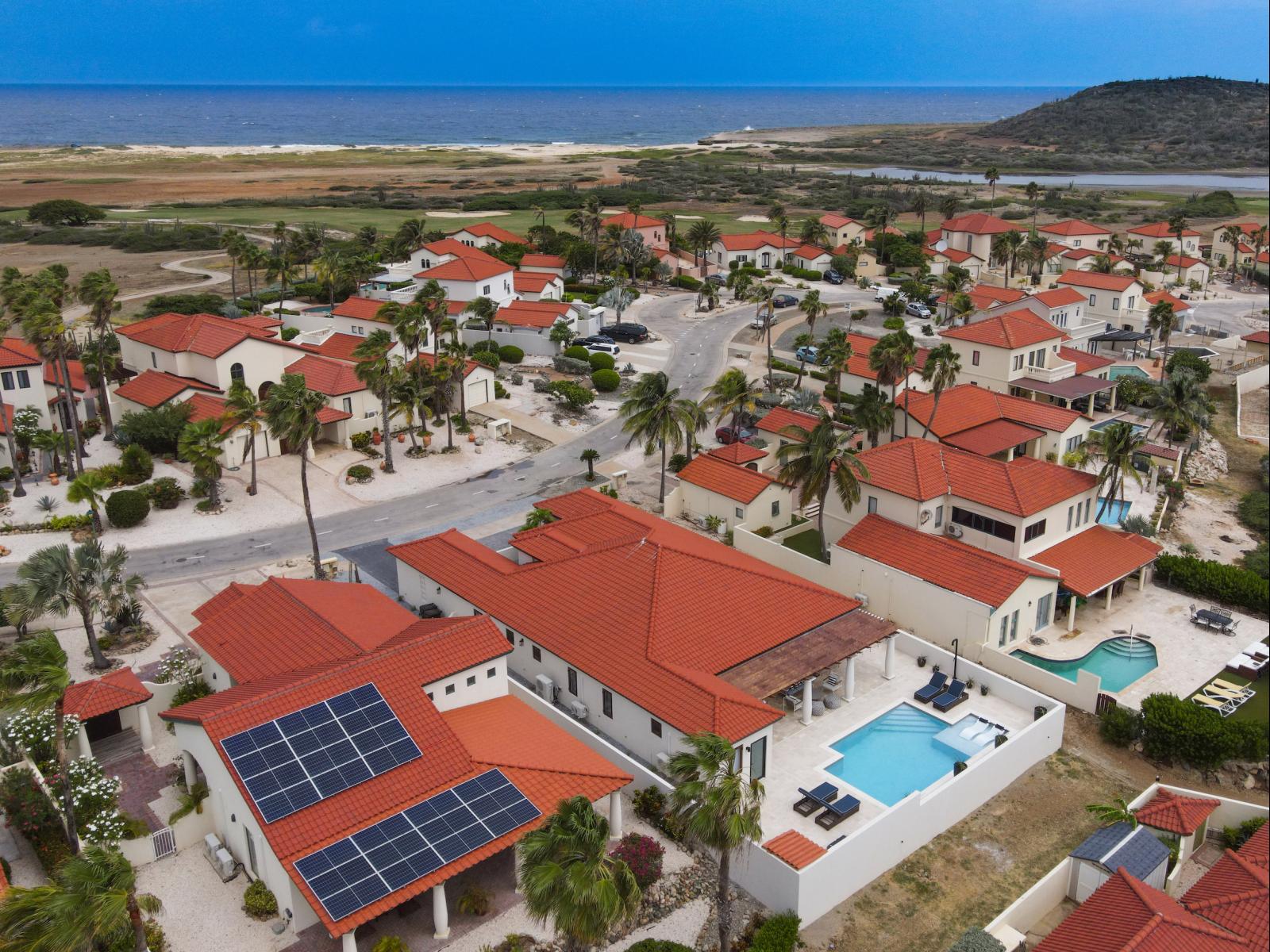 Magnificent villa in Noord Aruba - Street view of the villa - Bird-eye View - Peaceful Neighborhood - A retreat for relaxation - Prime location close to the beach