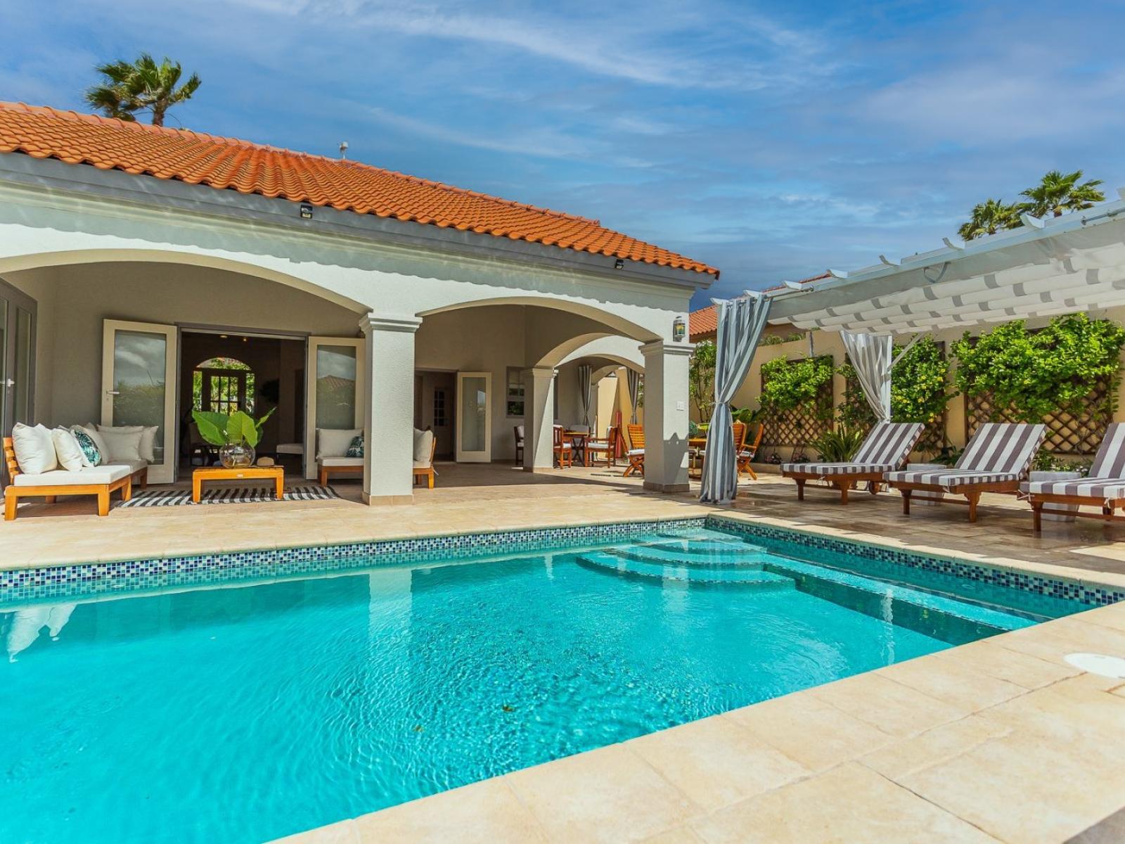 Enchanting Private pool with cabana of the Villa in Aruba near Palm Beach - Enjoy exclusive access to your poolside cabana - Embrace the luxury of outdoor living with stylish poolside amenities - Enjoy a leisurely dip in the crystal-clear waters