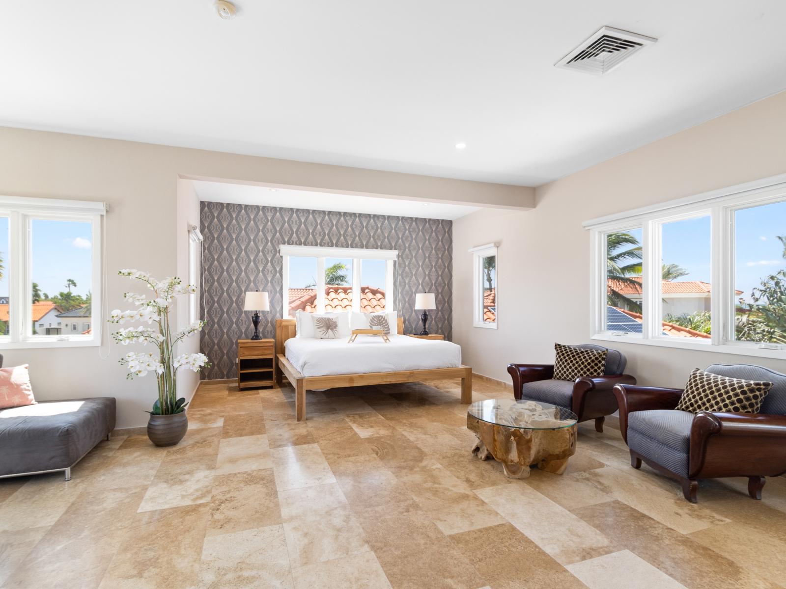 Exquisite bedroom of the Villa in Noord Aruba - Comfy Double bed - Elegantly designed room - Beautiful painted walls with decoration - Majestic table lamps - Neat and clean linen - Large windows with beautiful views - TV and Netflix available