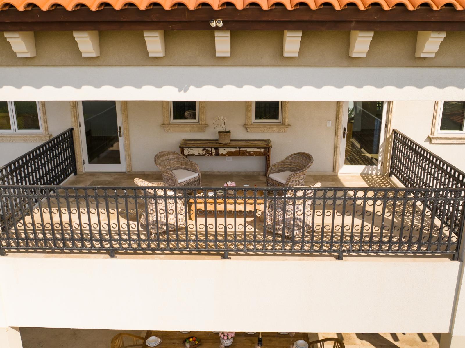 Spacious balcony, ideal for relaxing and enjoying the view.