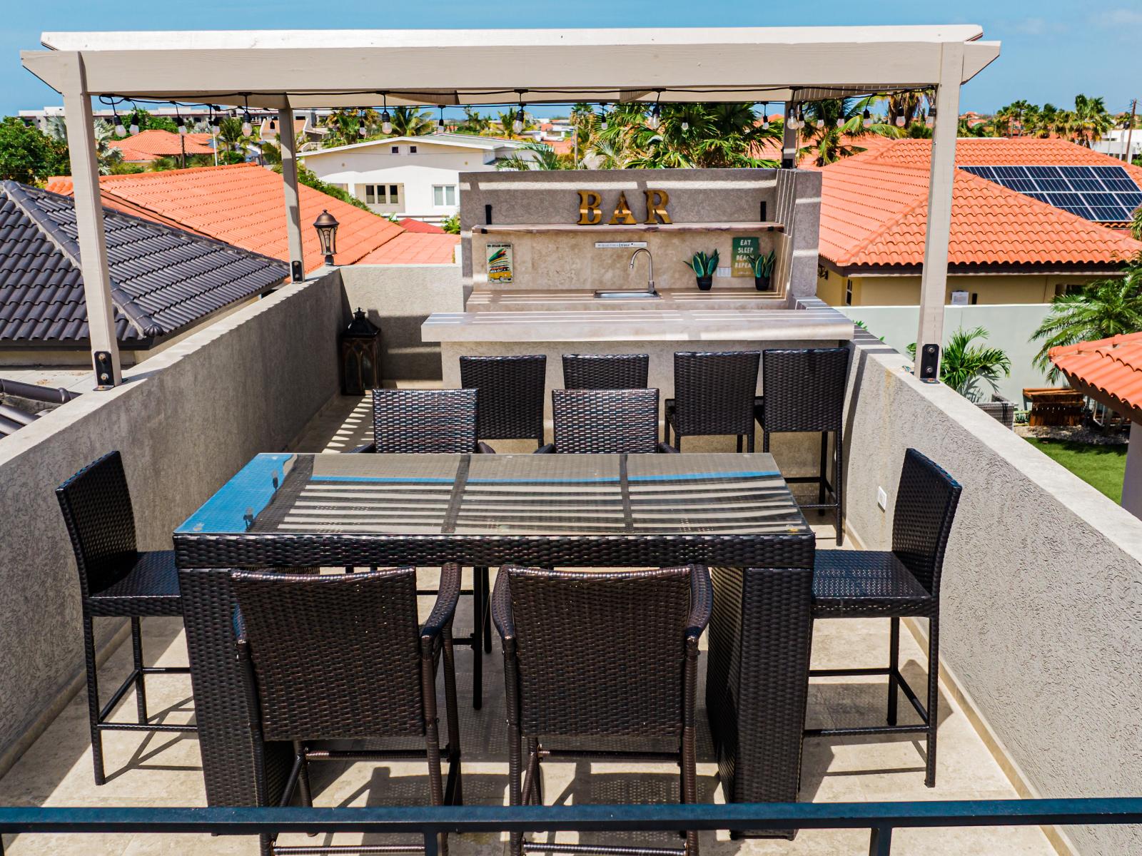 Glorious outdoor dinning area of the villa in Noord, Aruba - Beautiful pool facing outdoor dinning area of the villa - Elite 6 persons dinning - Mesmerizing pool views - Majestic decored space - Refreshing Environment