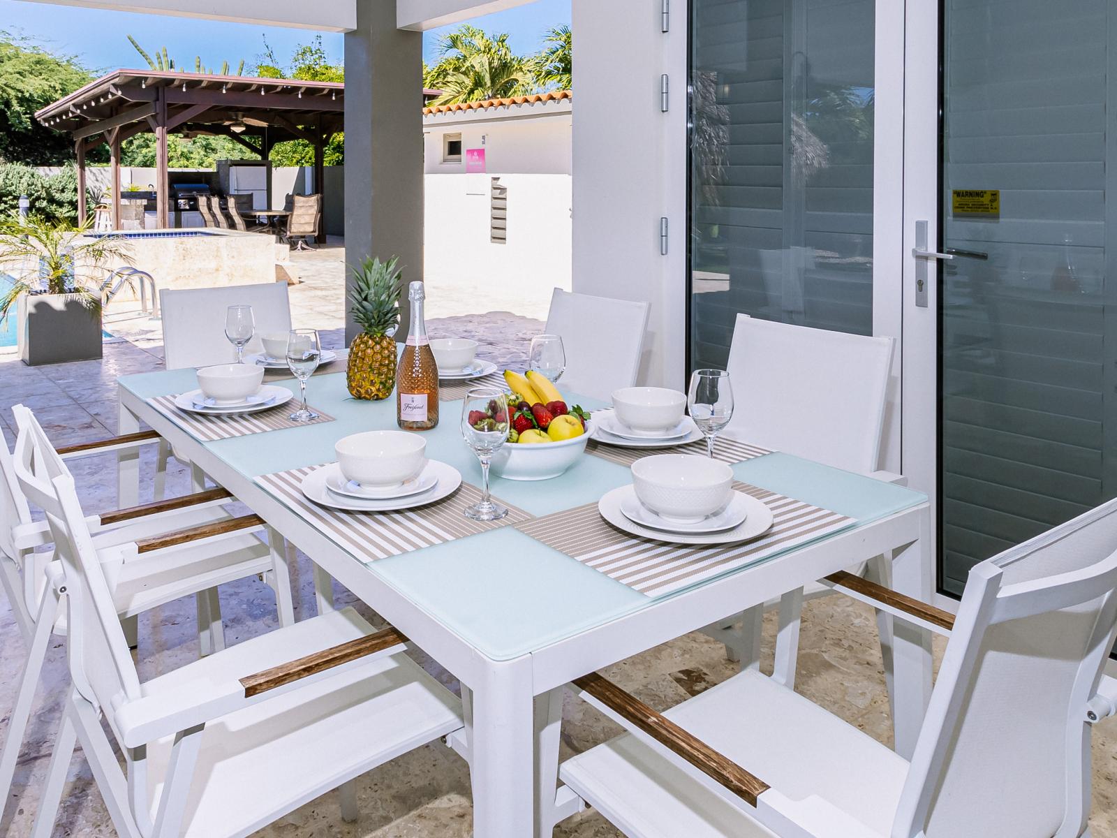 Fabulous Outdoor Dining Area of the Villa in Noord Aruba - Al fresco elegance: where every bite comes with a side of fresh air. - Savor the sunsets and culinary delights in the charm of the outdoor dining area