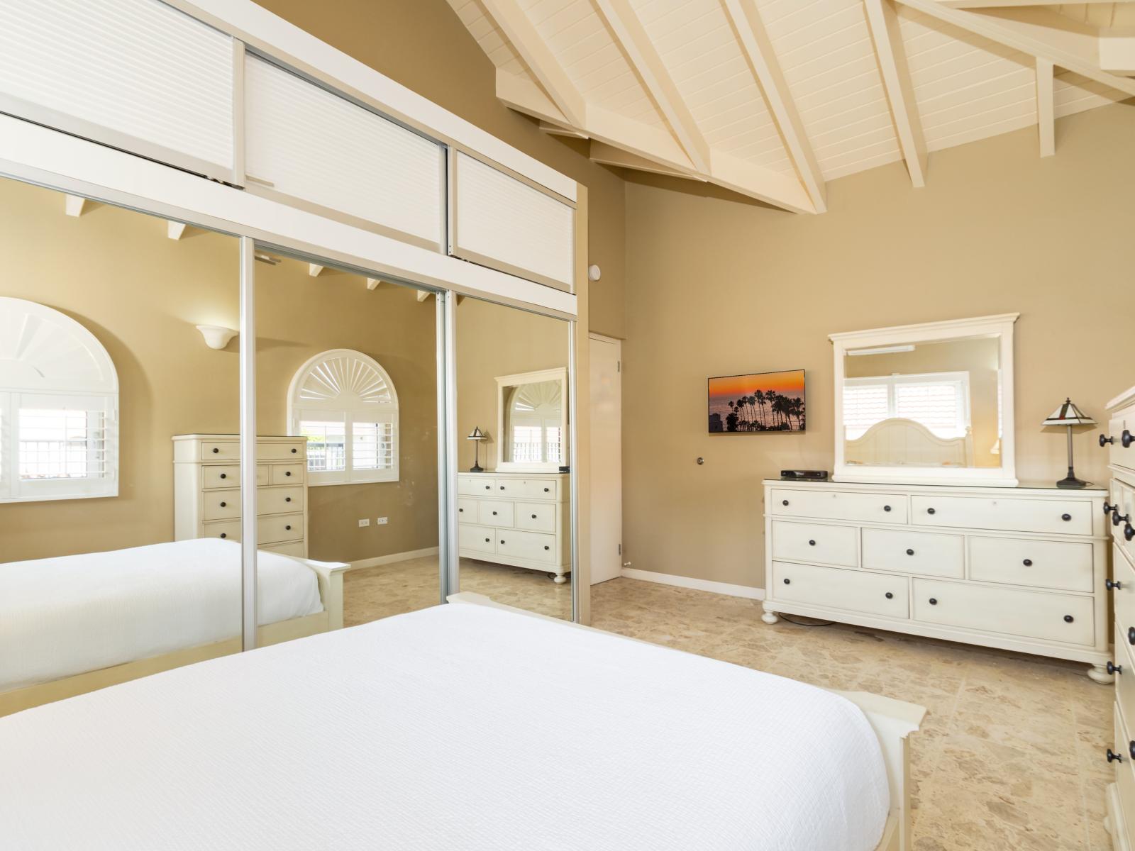 Exquisite Bedroom of the Villa in Noord Aruba - Bright and airy bedroom with large windows for natural illumination - Smart TV and Netflix - Thoughtfully Designed Wardrobe with integrated Full size mirror - Elegant Decor