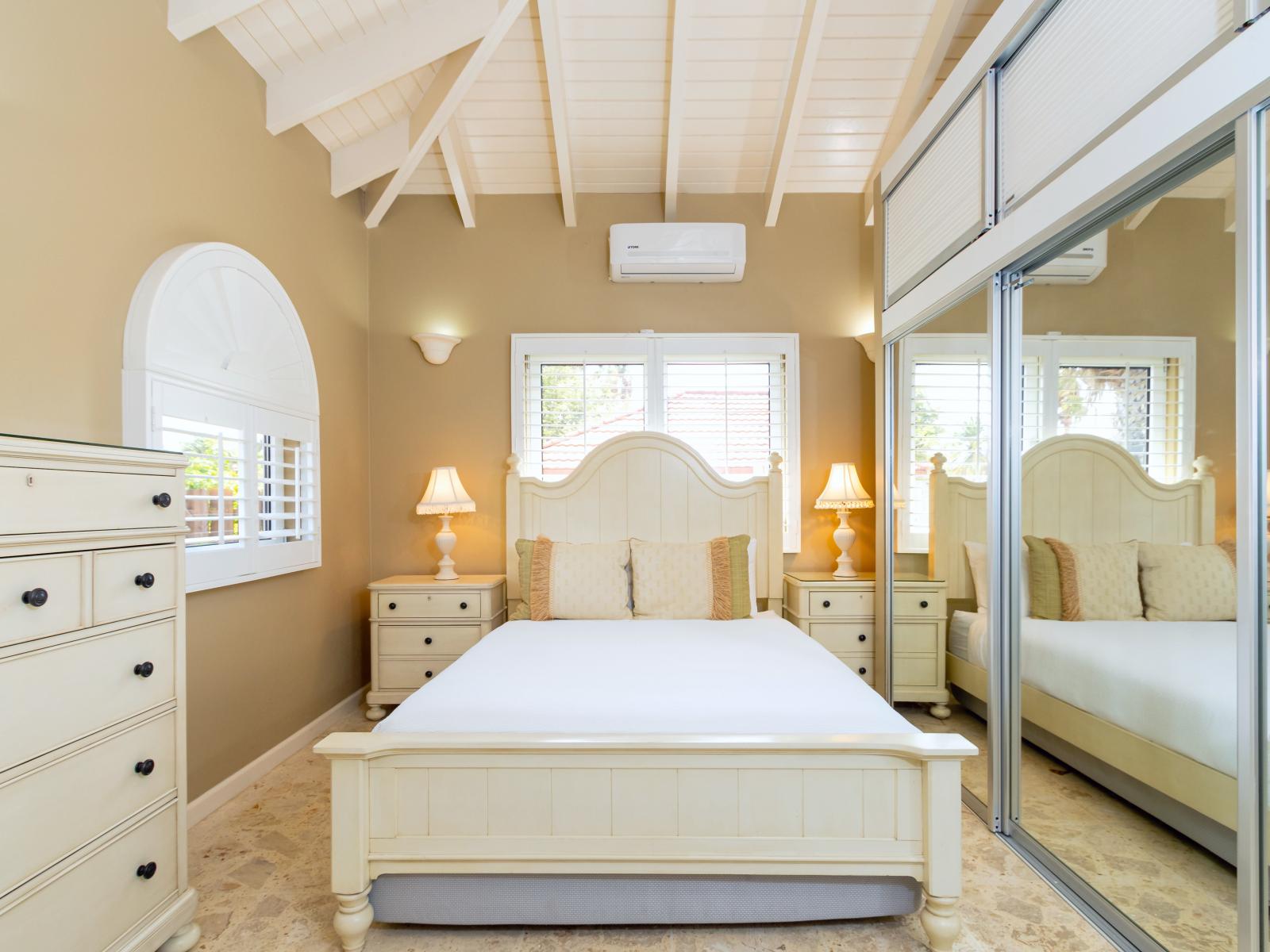 Swish Bedroom of the Villa in Noord - Elegant decor, creating a clean and uncluttered sleeping space - Smart use of space with plenty of efficient storage solutions - Luxurious bedding for a restful night's sleep