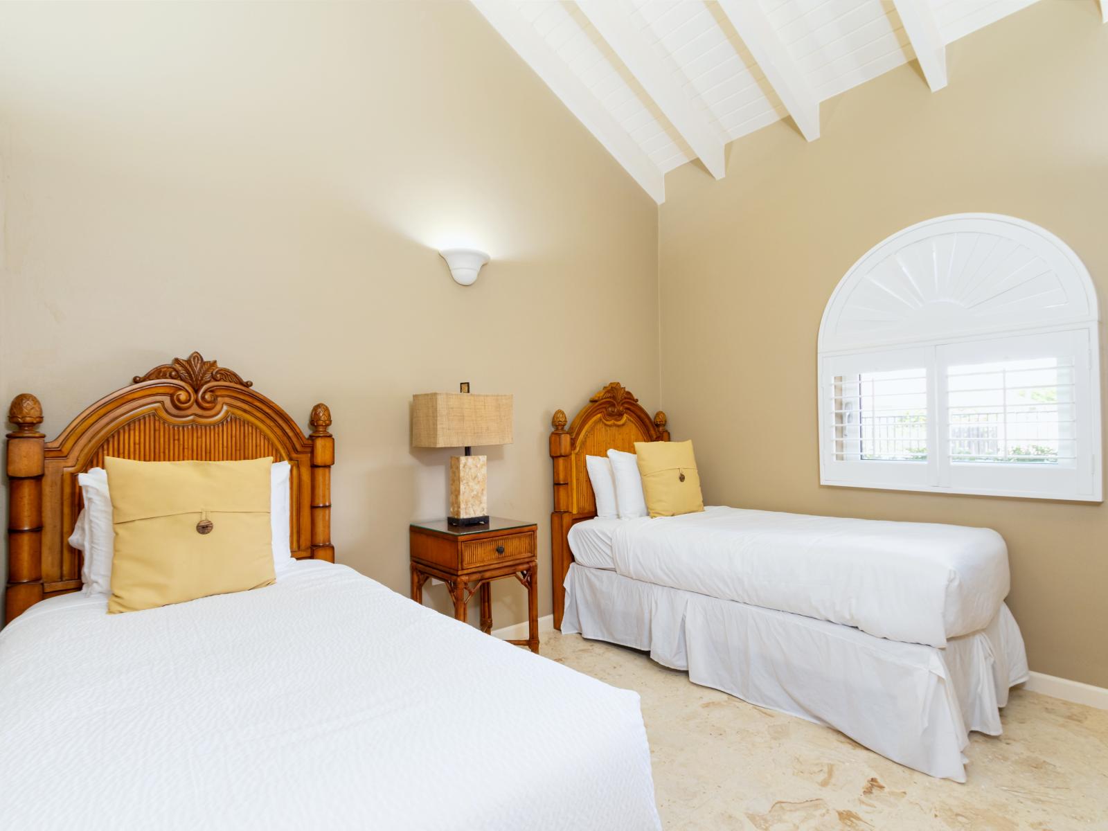 Resplendent Bedroom of the Villa in Noord Aruba - Two plush twin beds - Bedroom with a cozy ambiance, blending comfort and aesthetics - Modern and stylish decor that complements the space